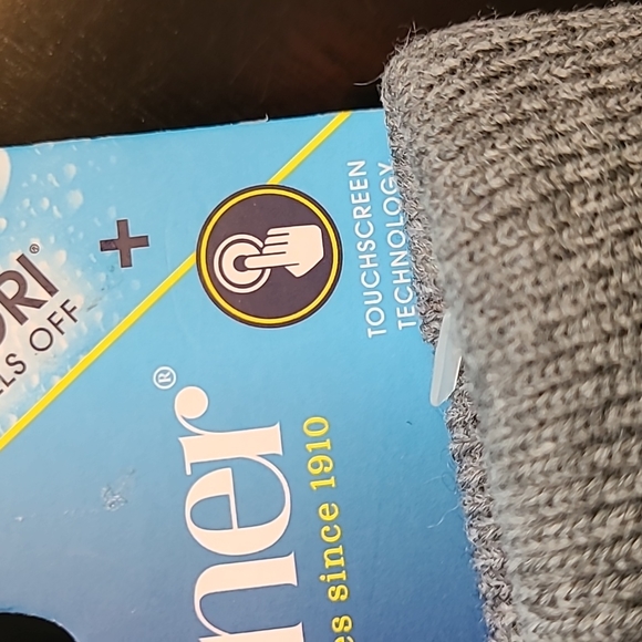 Isotoner touchscreen SmartDri gloves - Picture 9 of 11